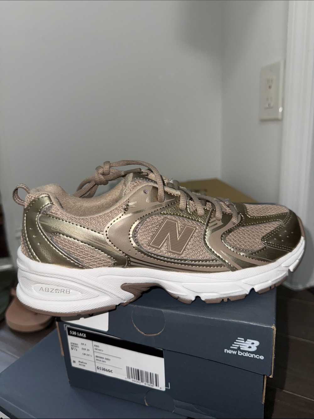 NIB New Balance Women's Men’s 530 Metallic Taupe Athletic Sneakers